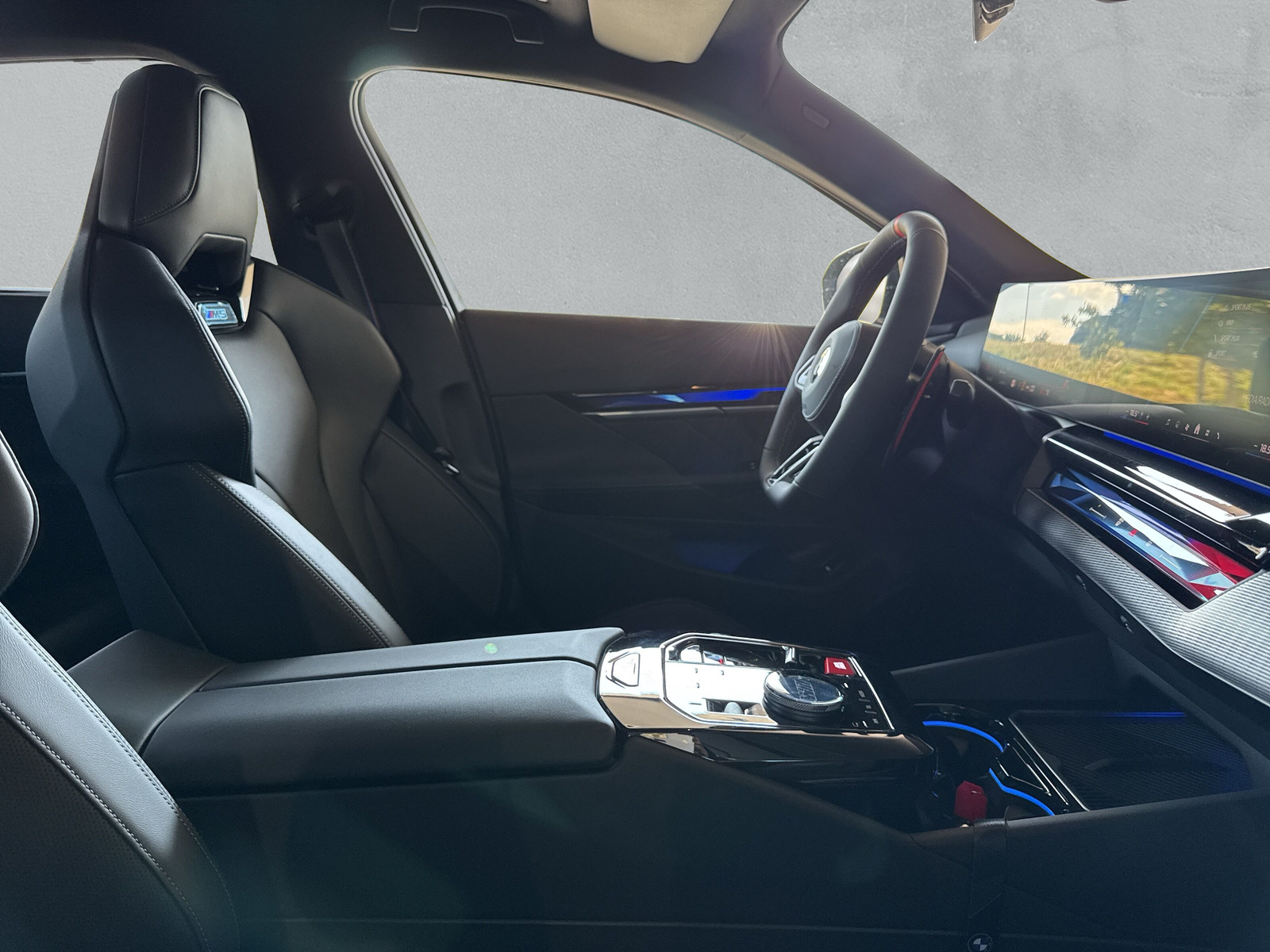 BMW M5 xDrive - 14