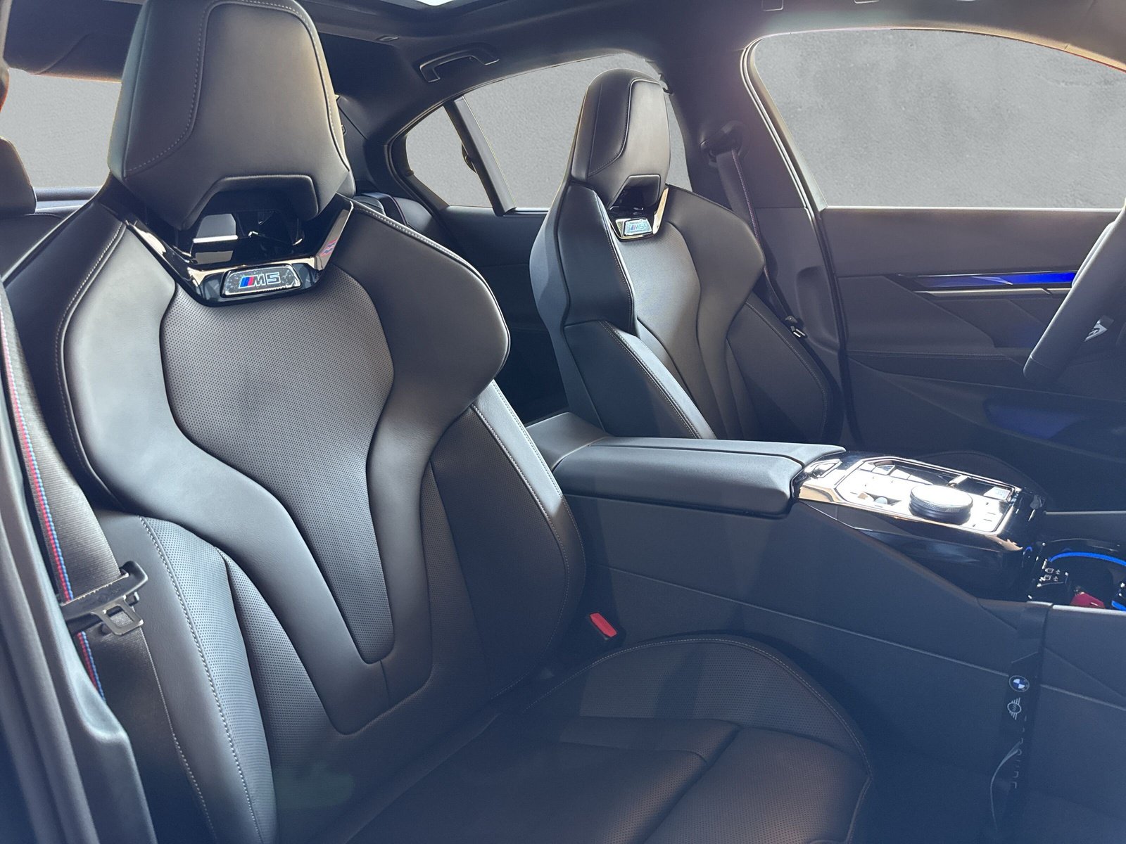 BMW M5 xDrive - 13