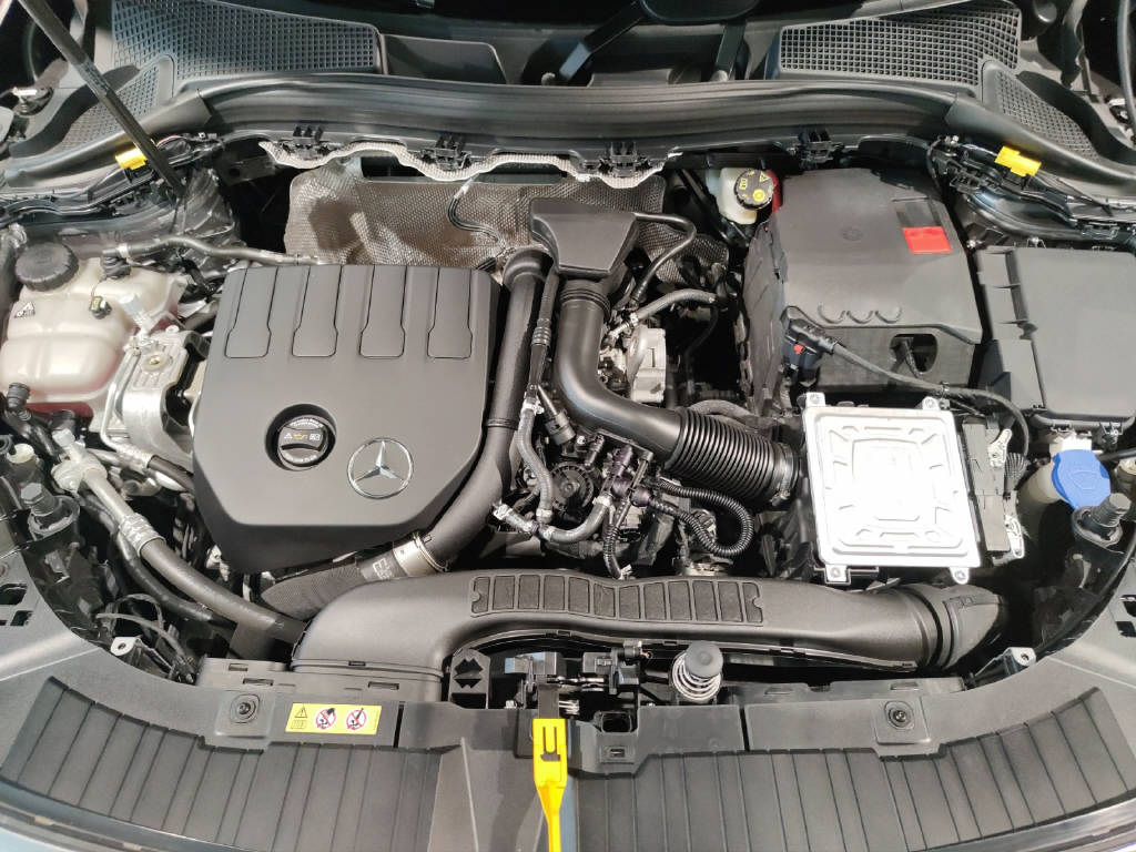 MERCEDES-BENZ GLA 200 Progressive - 9