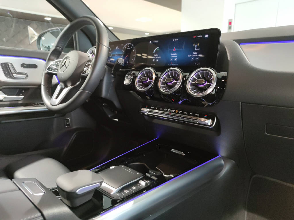 MERCEDES-BENZ GLA 200 Progressive - 11