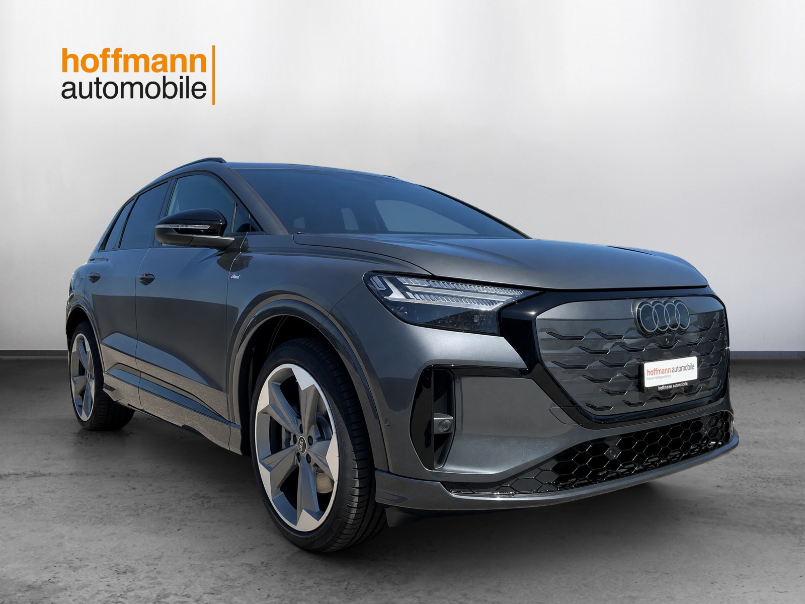 AUDI Q4 e-tron SUV quattro performance Swiss Ski - 3