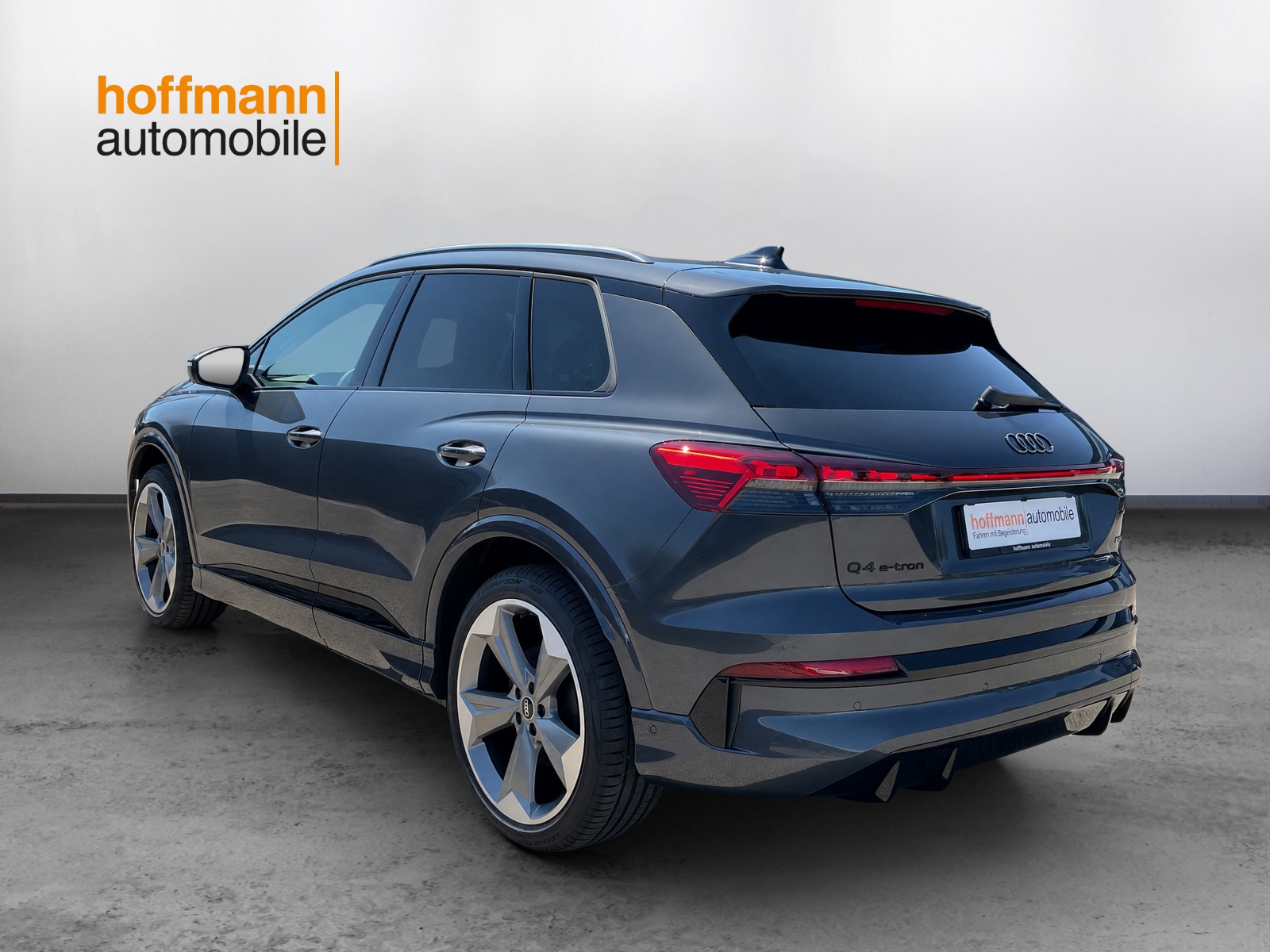AUDI Q4 e-tron SUV quattro performance Swiss Ski - 6