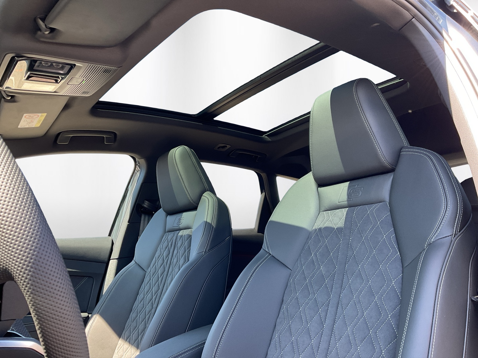 AUDI Q4 e-tron SUV quattro performance Swiss Ski - 15