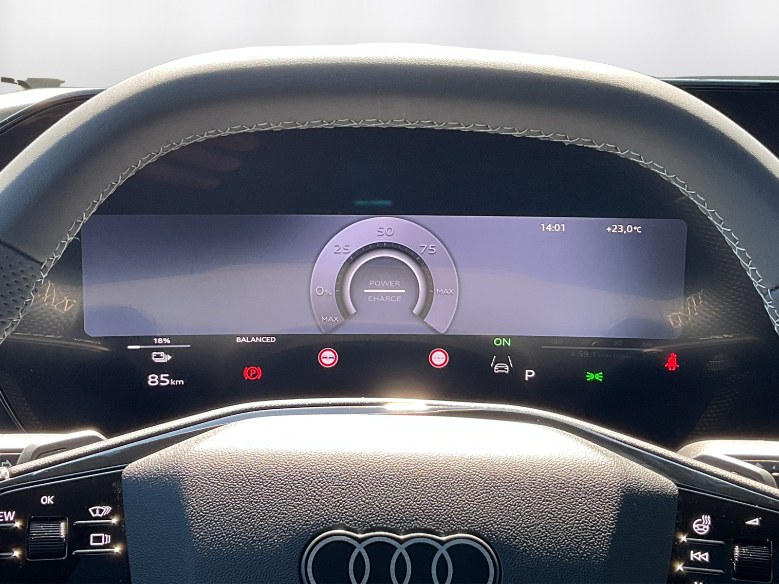 AUDI Q4 e-tron SUV quattro performance Swiss Ski - 8