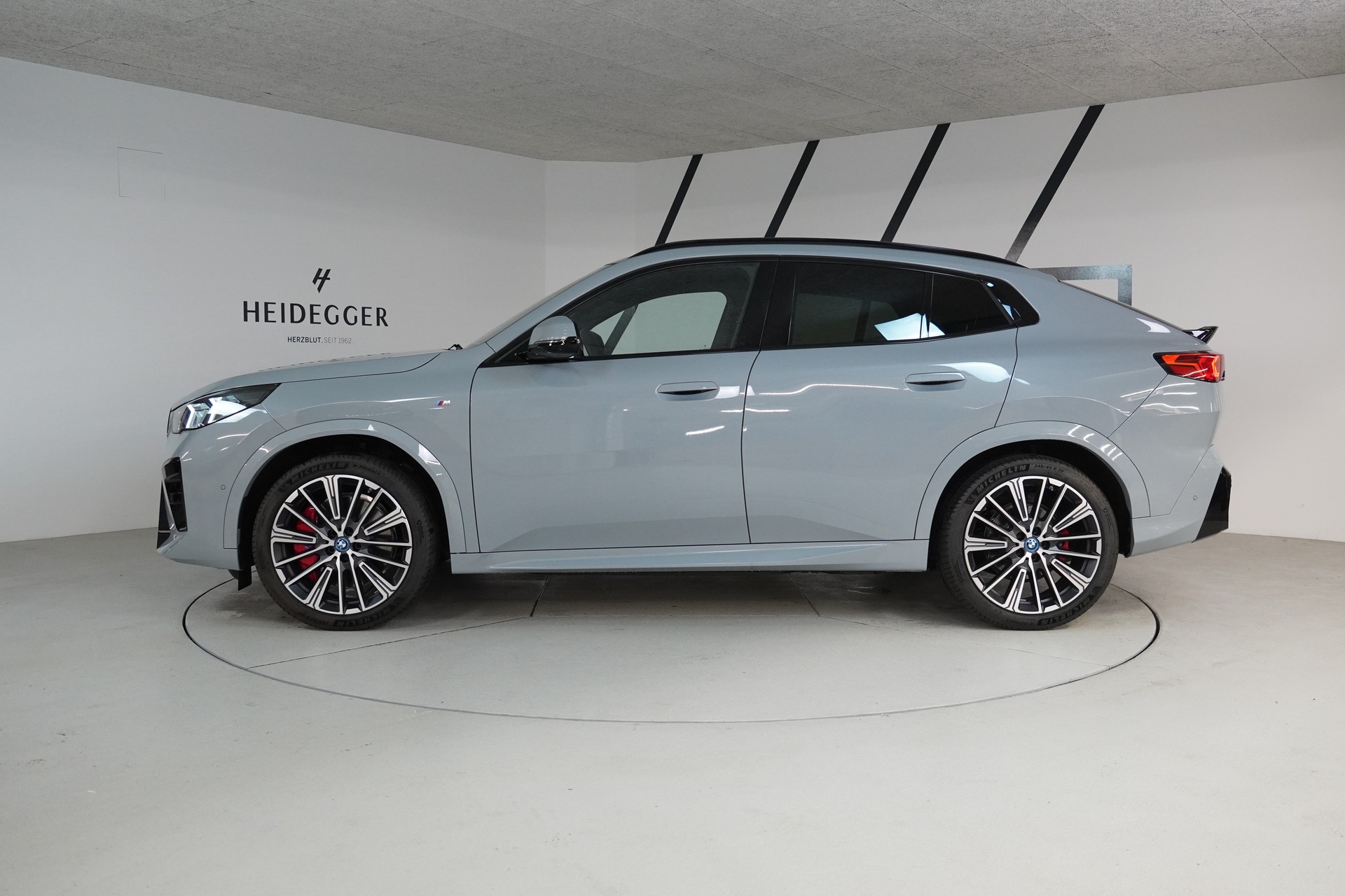 BMW iX2 xDrive 30 M Sport Pro - 4