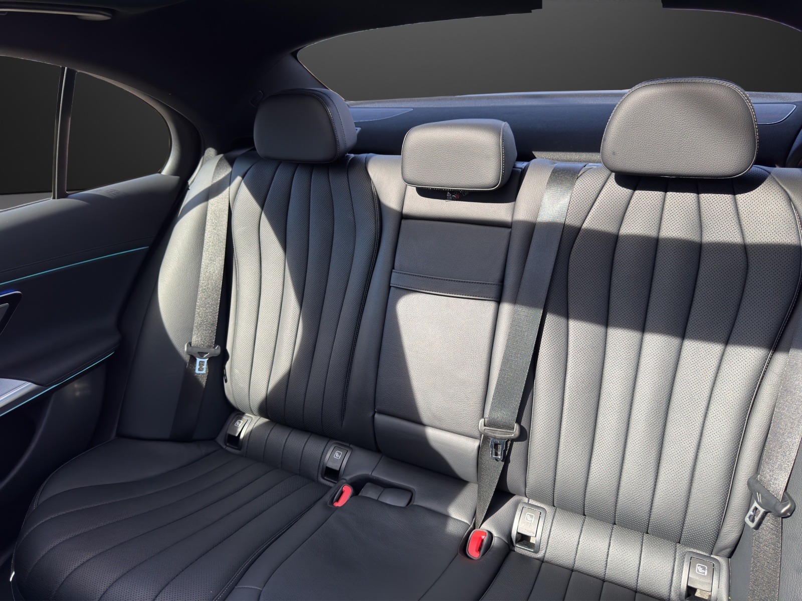 MERCEDES-BENZ E 200 9G-Tronic 4Matic - 15