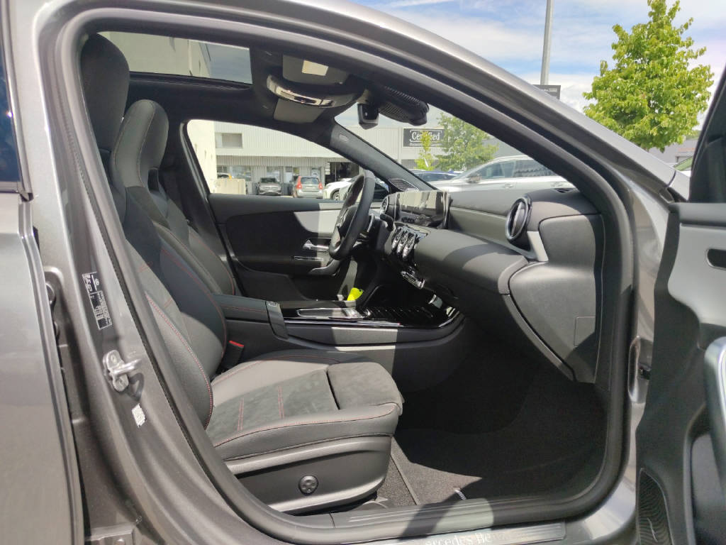 MERCEDES-BENZ A 250 AMG Line 4Matic - 11