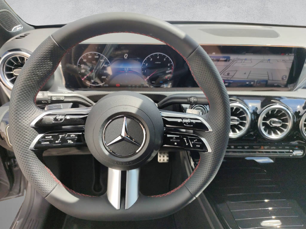 MERCEDES-BENZ A 250 AMG Line 4Matic - 12