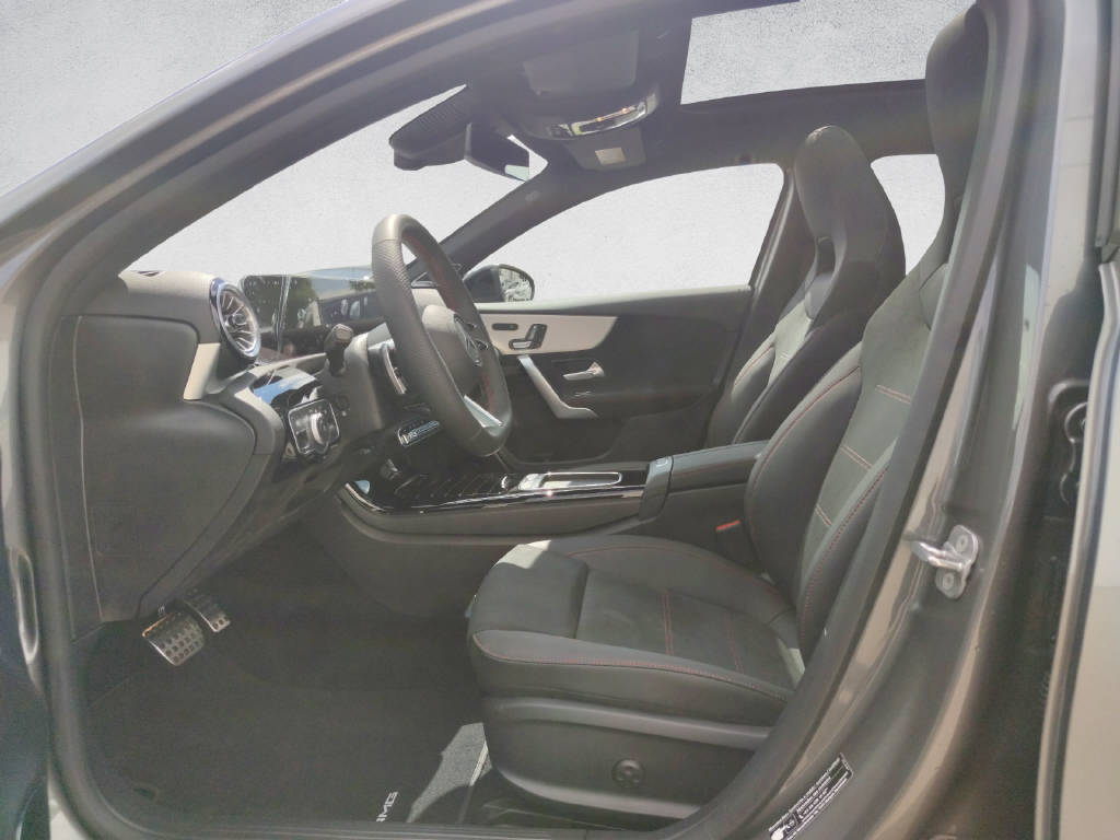 MERCEDES-BENZ A 250 AMG Line 4Matic - 10