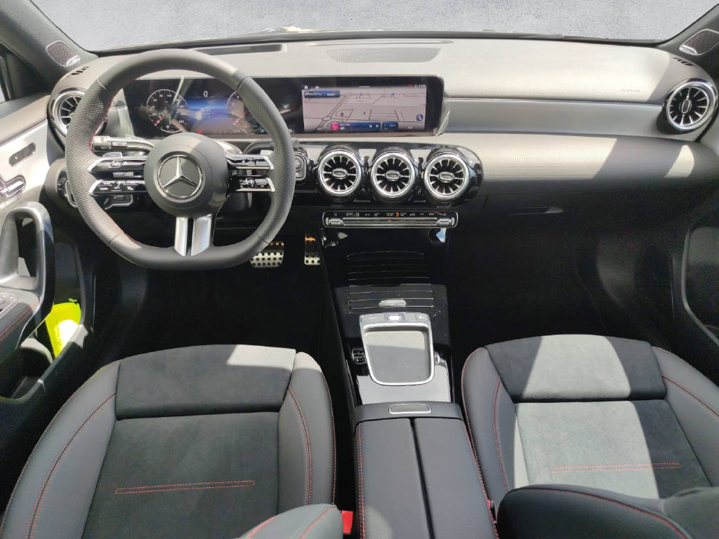 MERCEDES-BENZ A 250 AMG Line 4Matic - 14