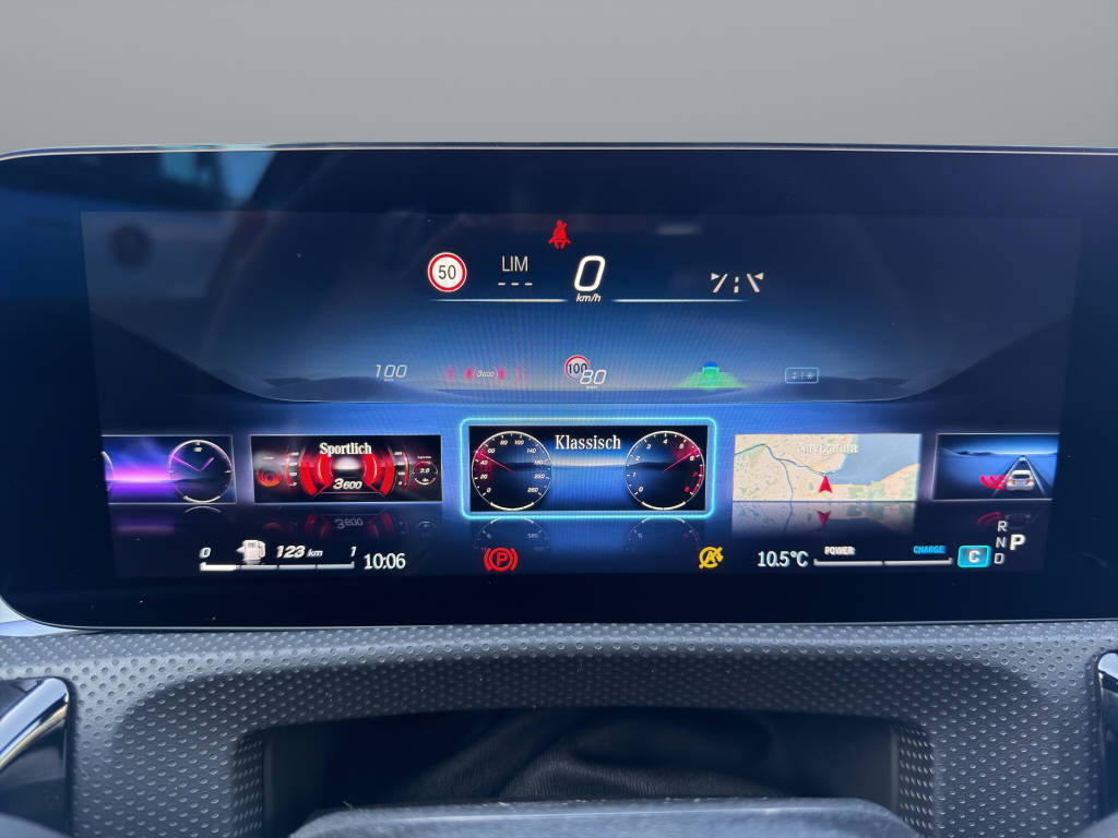 MERCEDES-BENZ A 250 AMG Line 4matic - 13