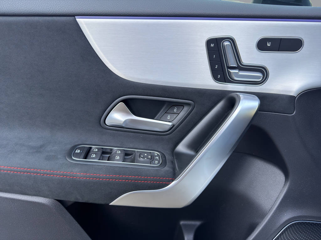 MERCEDES-BENZ A 250 AMG Line 4matic - 14