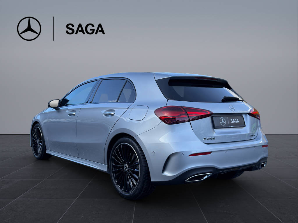 MERCEDES-BENZ A 250 AMG Line 4matic - 5