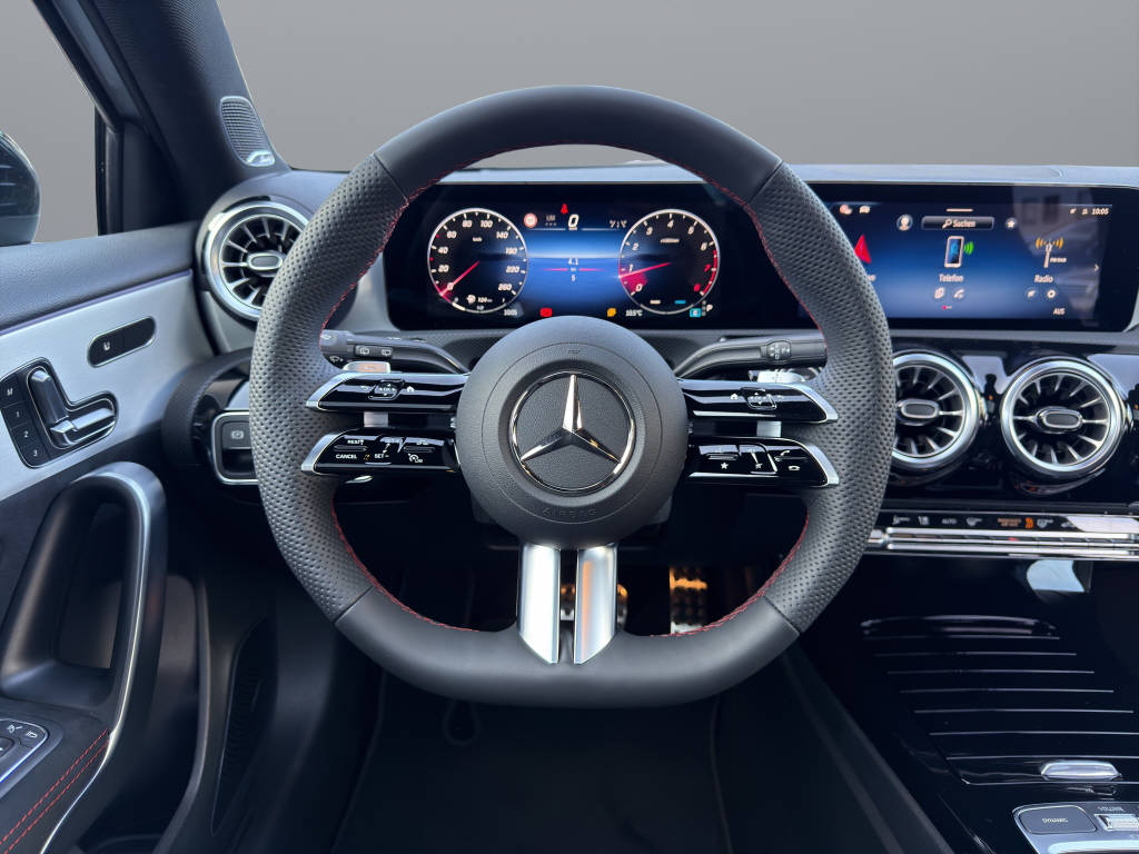 MERCEDES-BENZ A 250 AMG Line 4matic - 12