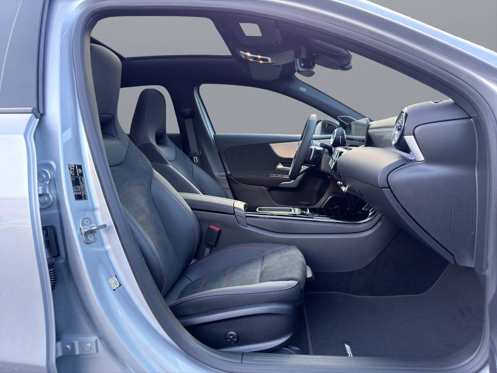 MERCEDES-BENZ A 250 AMG Line 4matic - 16