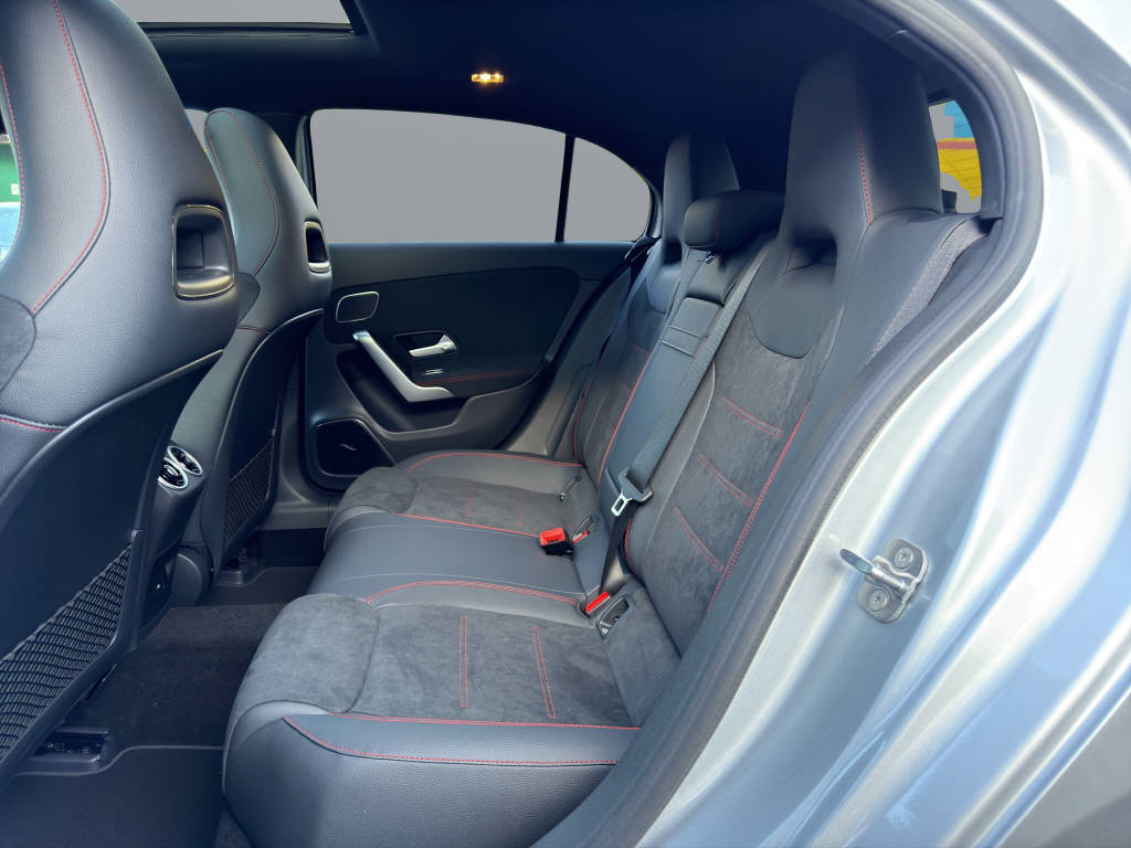 MERCEDES-BENZ A 250 AMG Line 4matic - 15