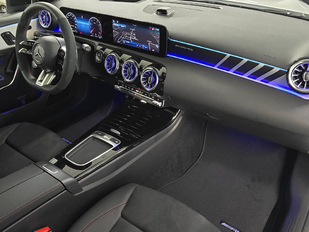 MERCEDES-BENZ A 45 S AMG 4matic+ - 11