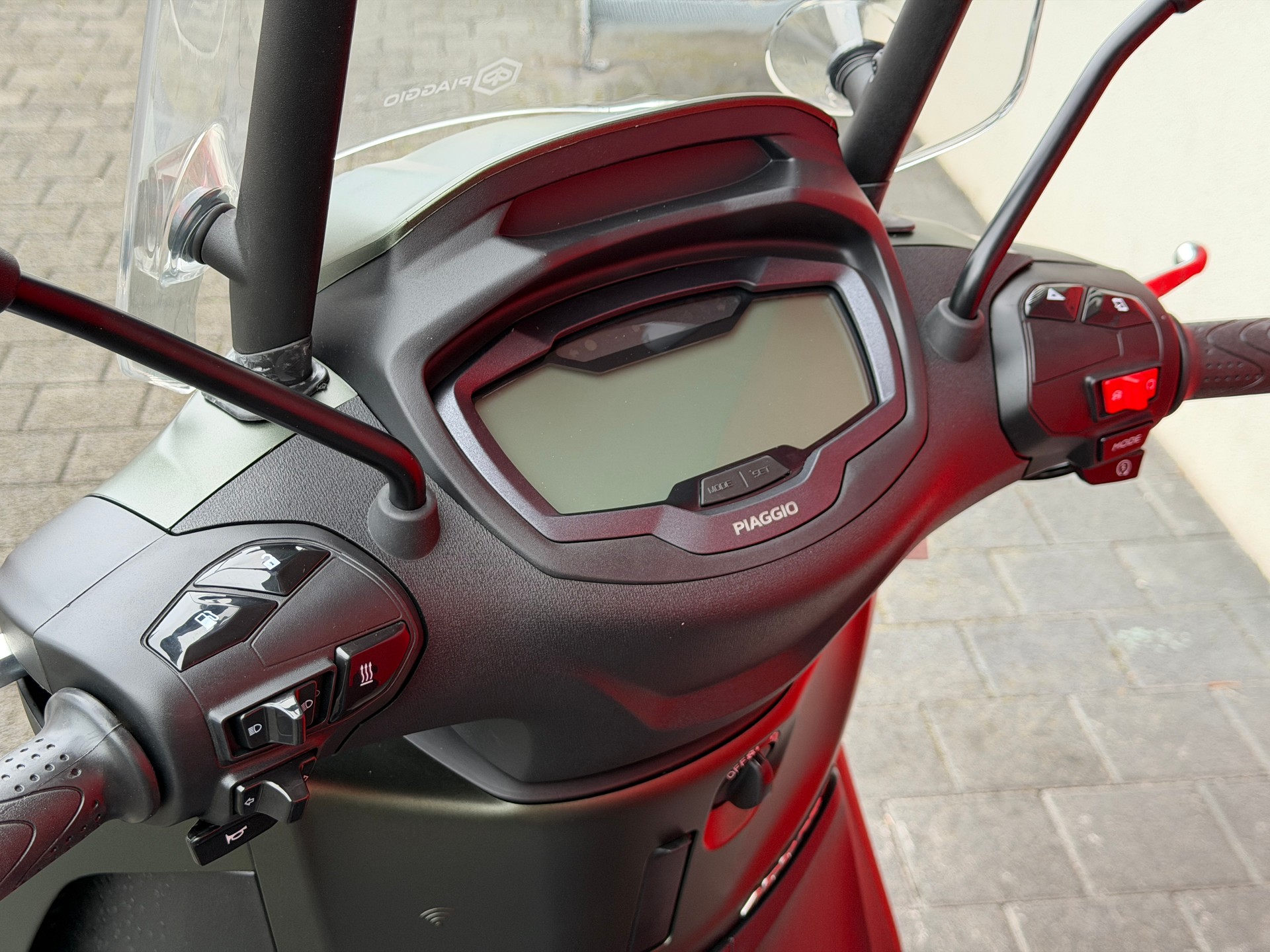 PIAGGIO Beverly 400 Sport E5+ - 8