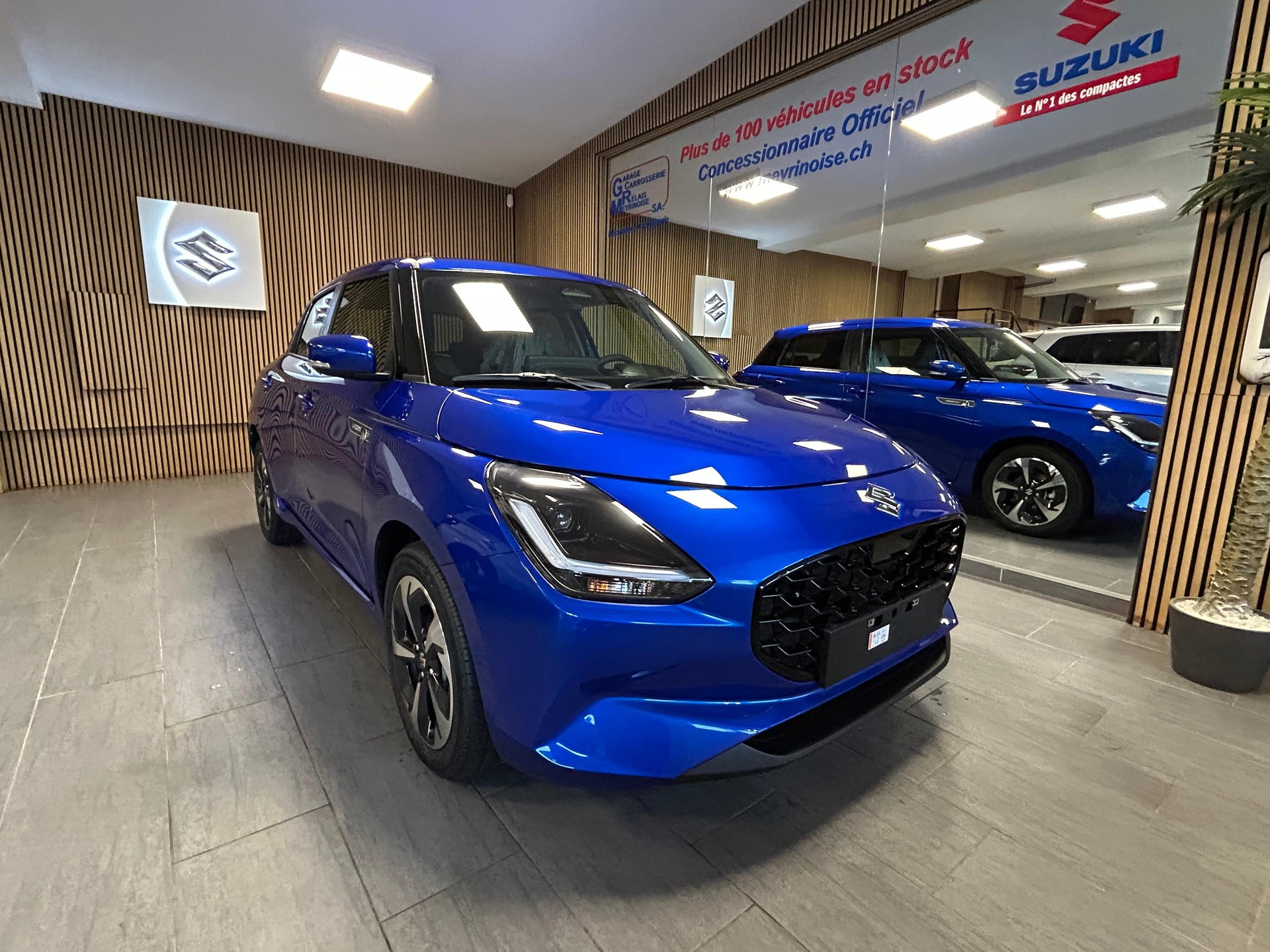 SUZUKI Swift 1.2 Sakura Top Hybrid - 3