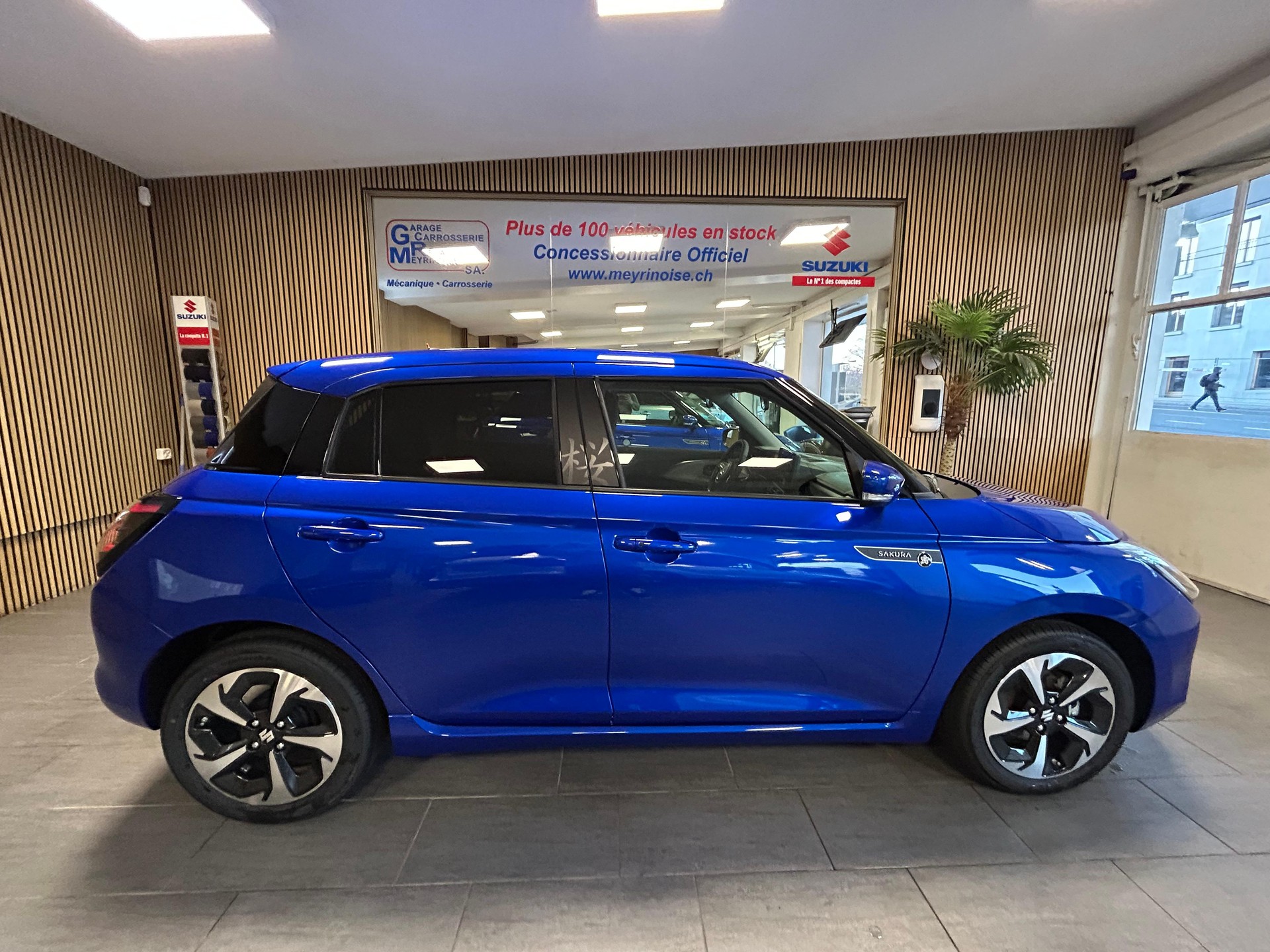 SUZUKI Swift 1.2 Sakura Top Hybrid