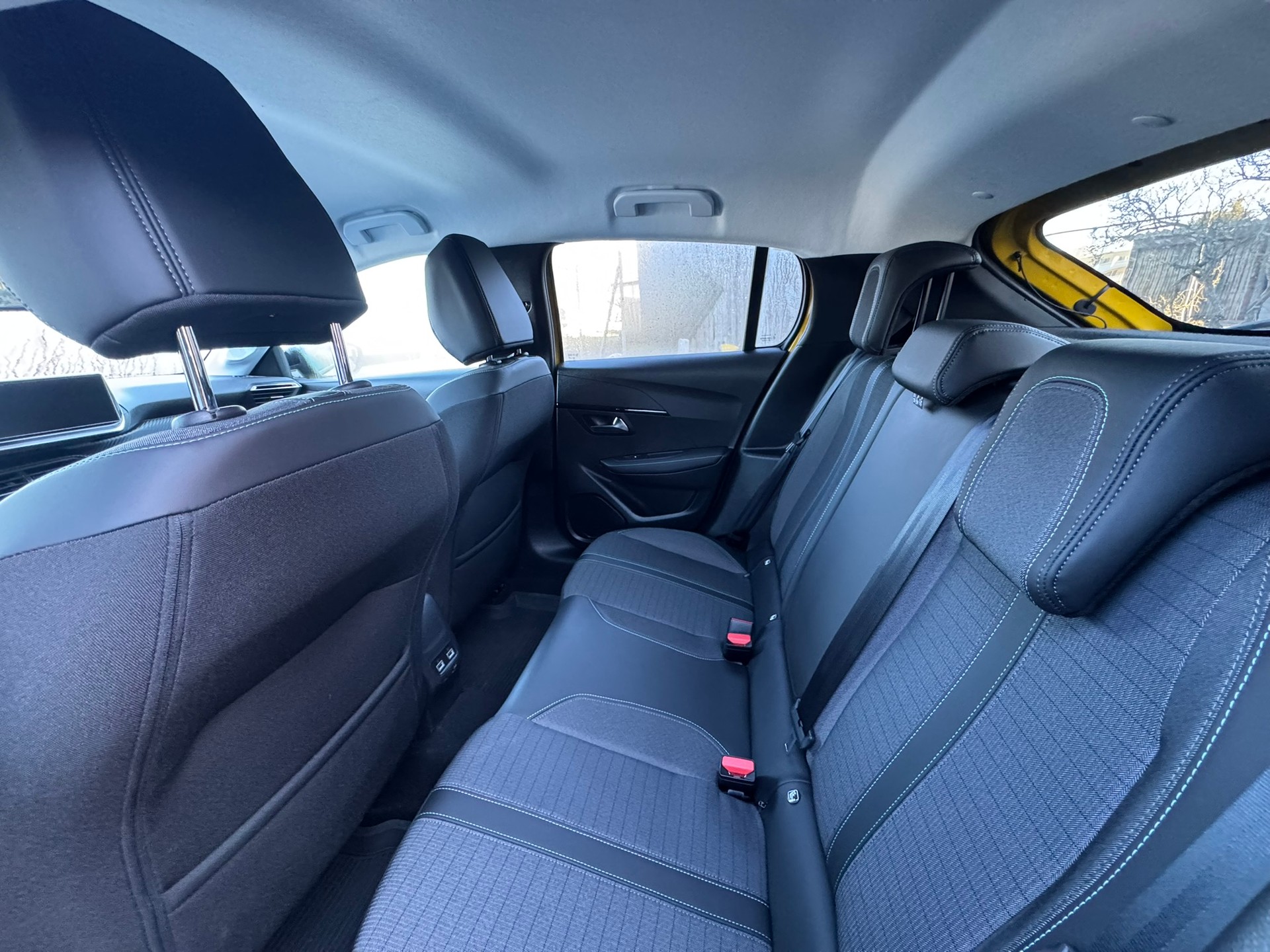 PEUGEOT 208 1.2 PureTech Allure EAT8 - 6