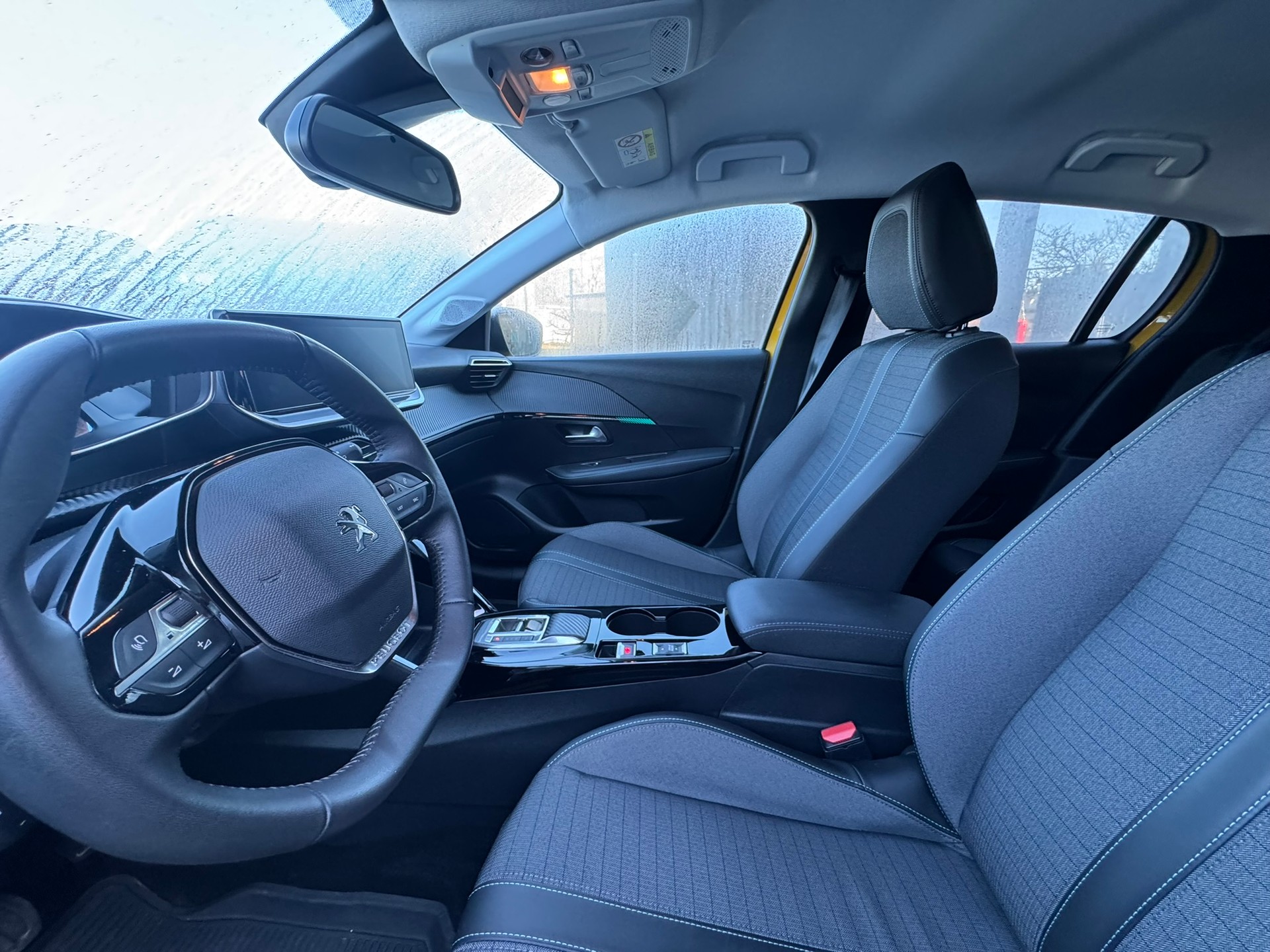 PEUGEOT 208 1.2 PureTech Allure EAT8 - 5