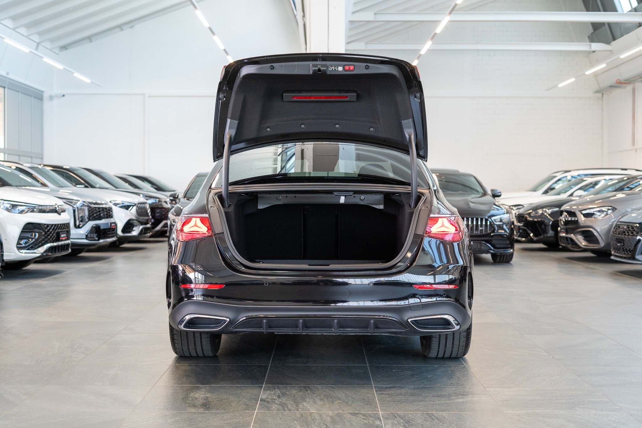 E 220 d AMG Line / MBUX Superscreen / Burmester / El. Sitze