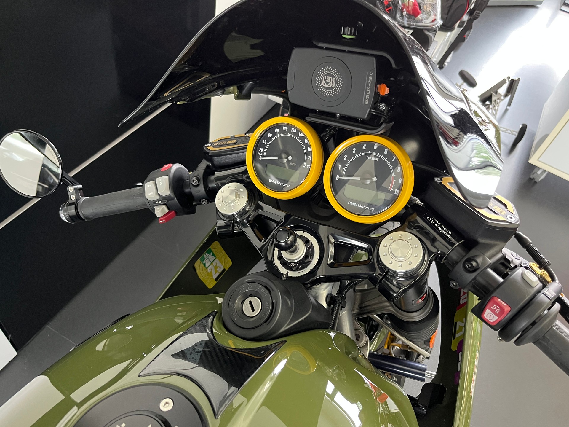 BMW R nineT Racer ABS - 12