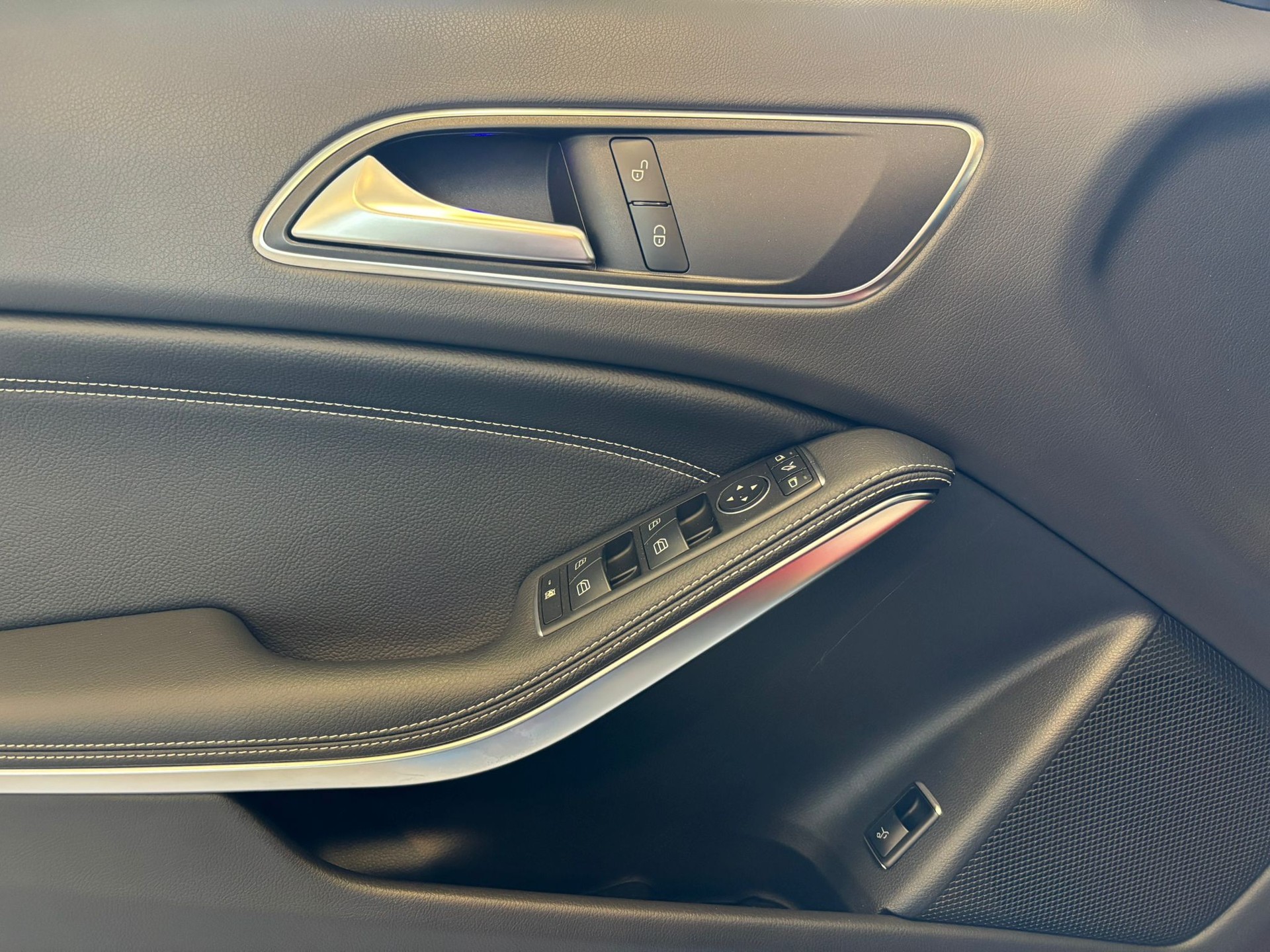 MERCEDES-BENZ GLA 200d Urban 4Matic - 13