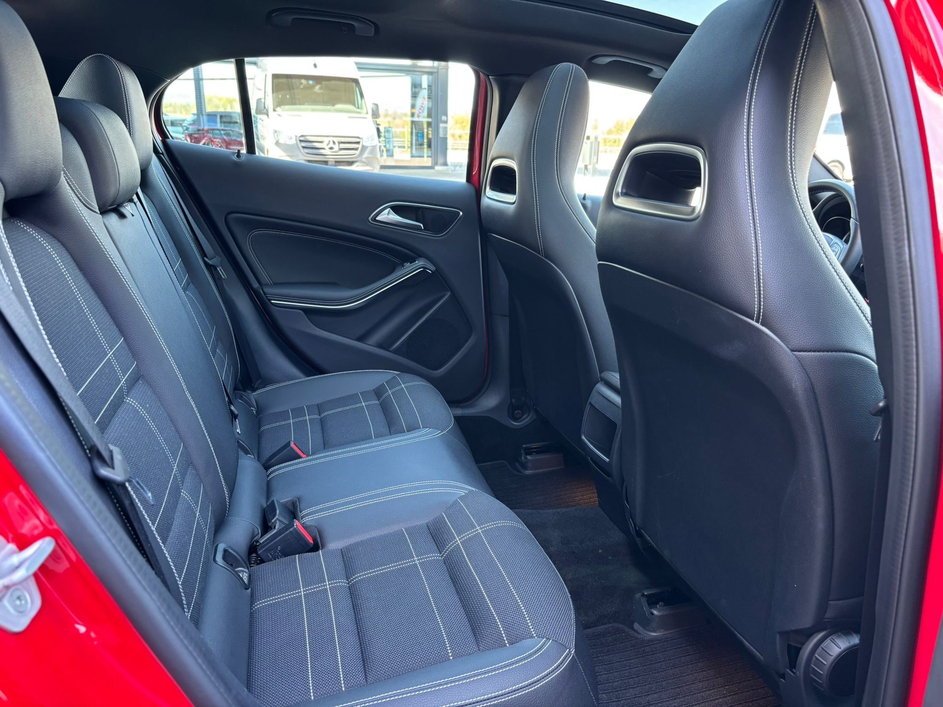 MERCEDES-BENZ GLA 200d Urban 4Matic - 10