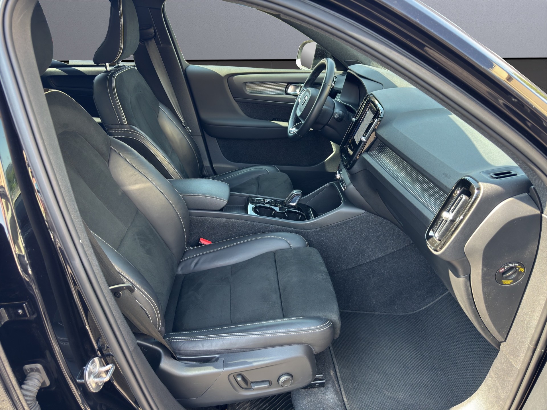 VOLVO XC40 T4 TwE R-Design DCT - 16