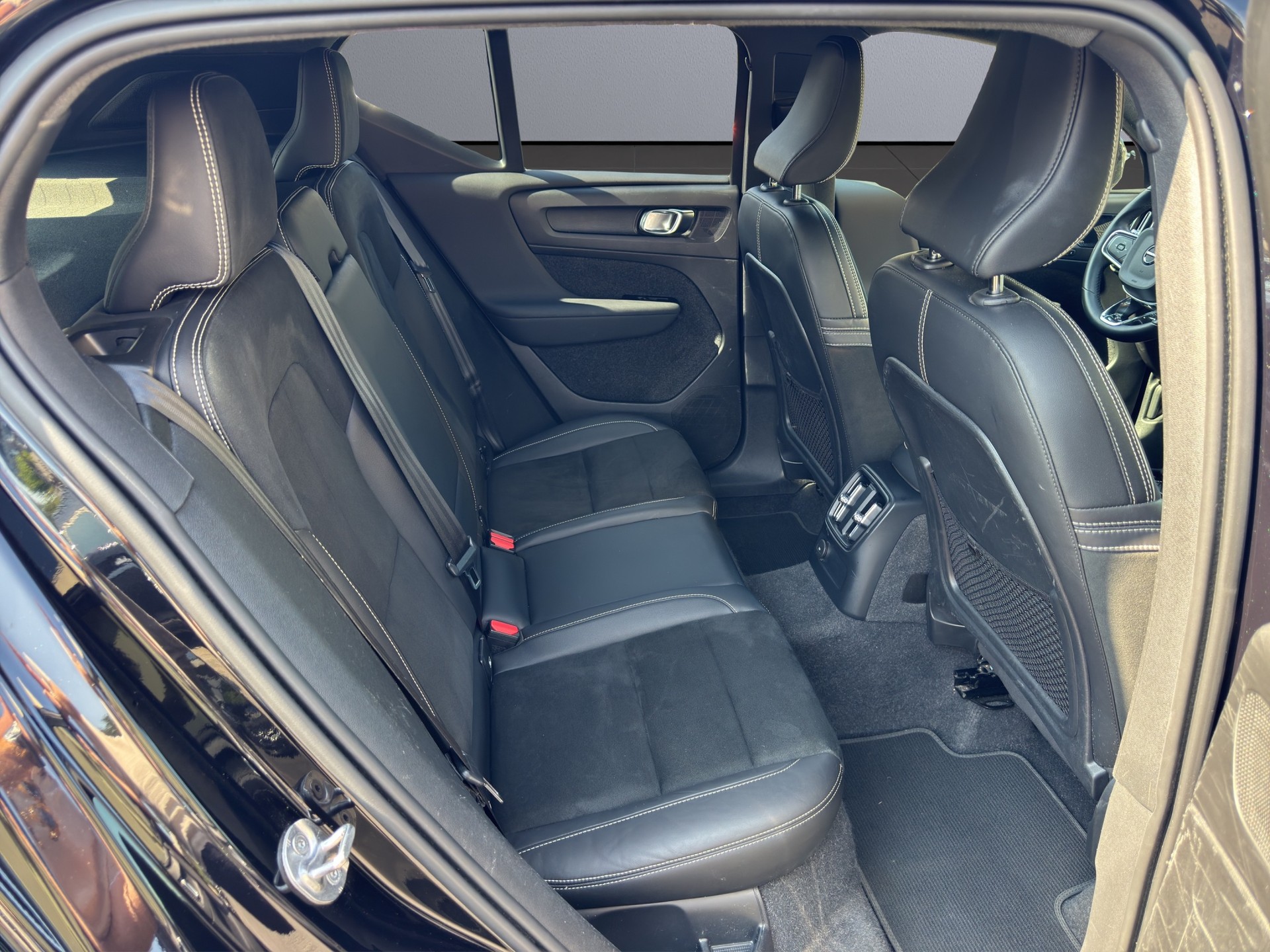 VOLVO XC40 T4 TwE R-Design DCT - 17