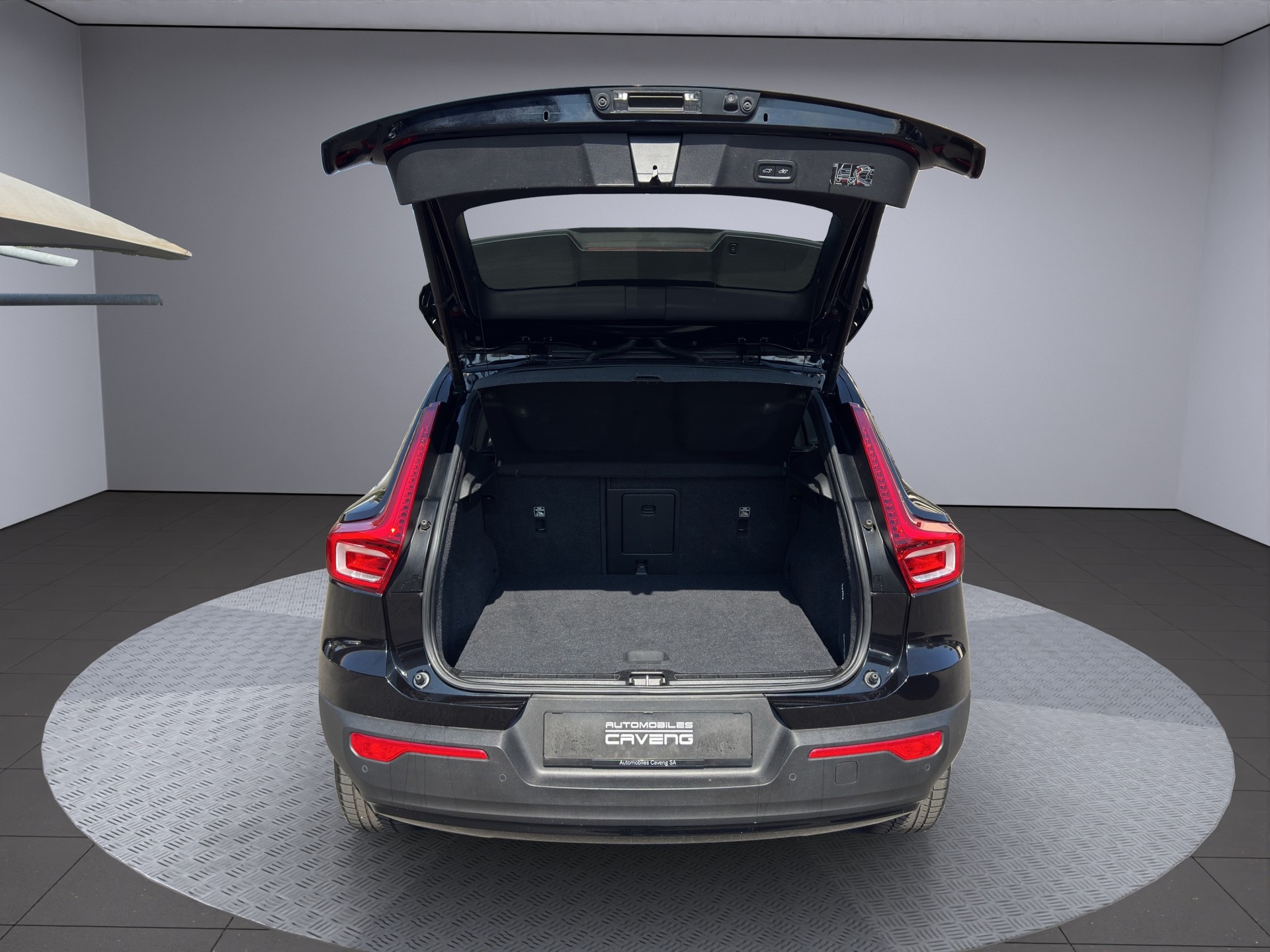 VOLVO XC40 T4 TwE R-Design DCT - 18