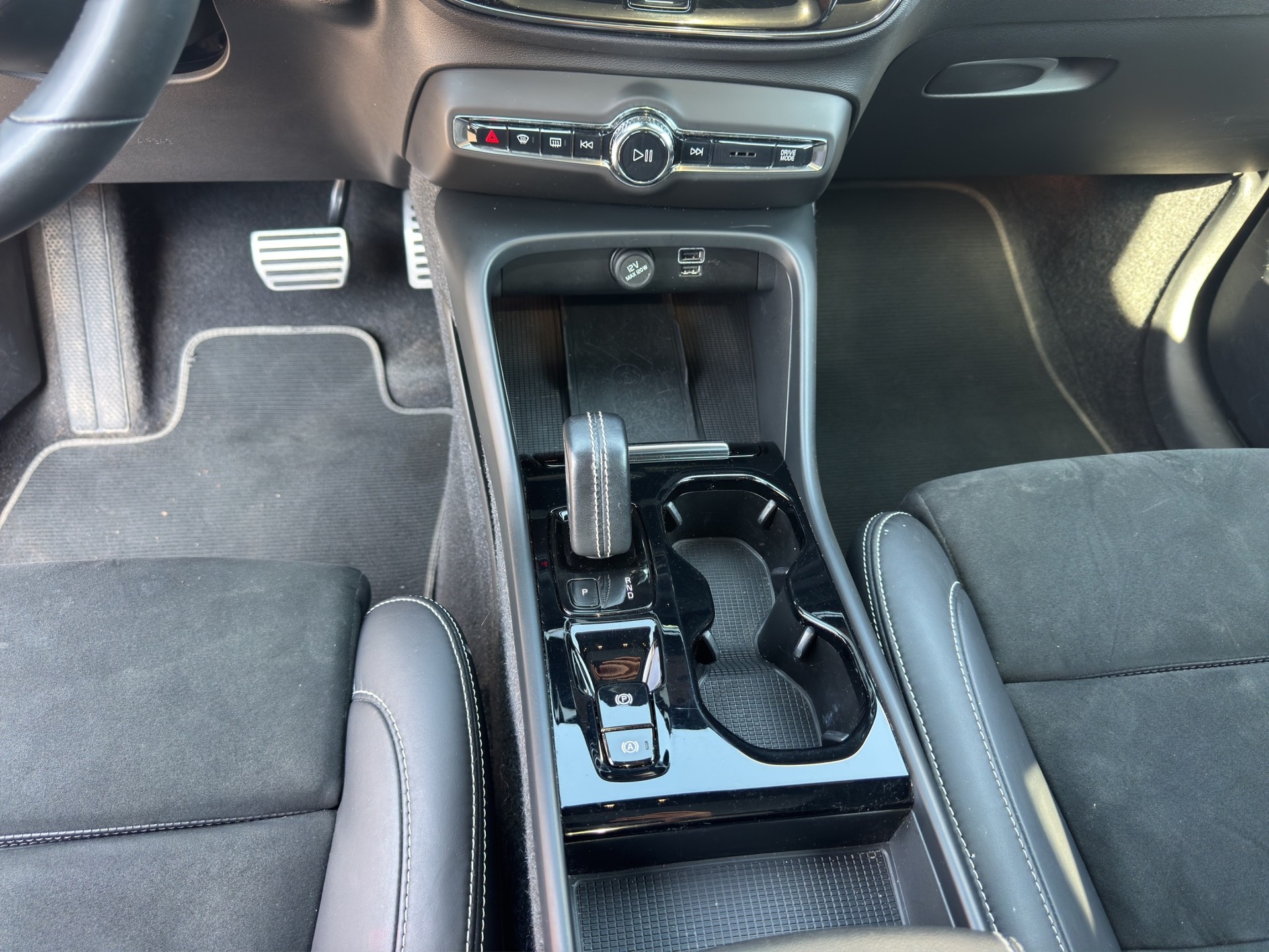 VOLVO XC40 T4 TwE R-Design DCT - 14