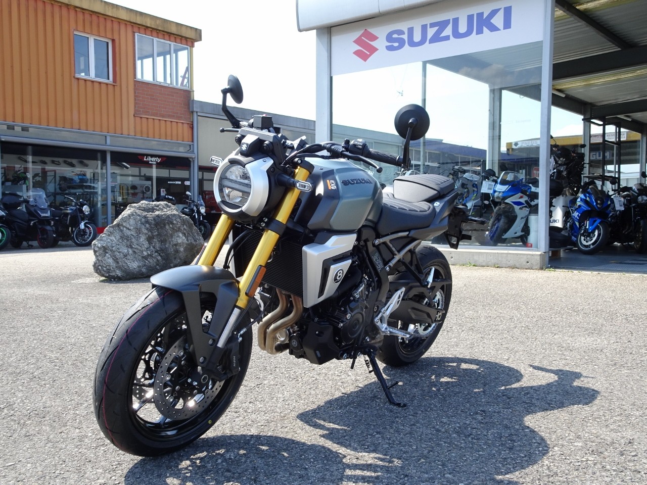 SUZUKI GSX-8 T - 4
