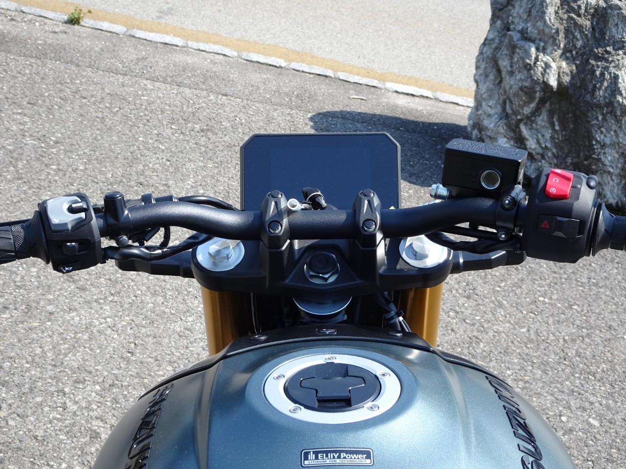 SUZUKI GSX-8 T - 6