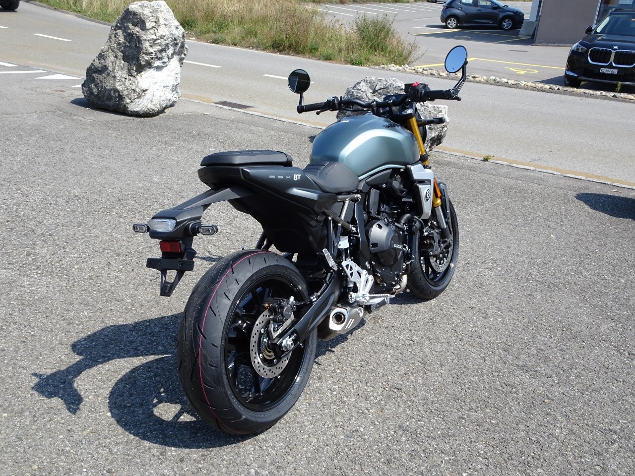 SUZUKI GSX-8 T - 5