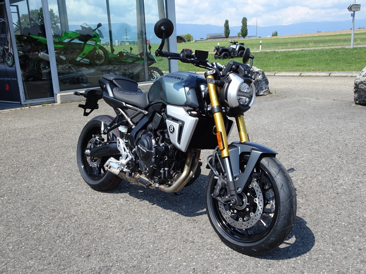 SUZUKI GSX-8 T - 2
