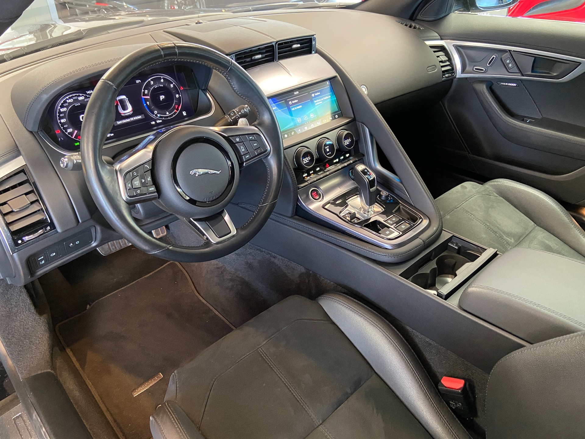 JAGUAR F-Type Coupé 2.0 R-Dynamic Black - 5