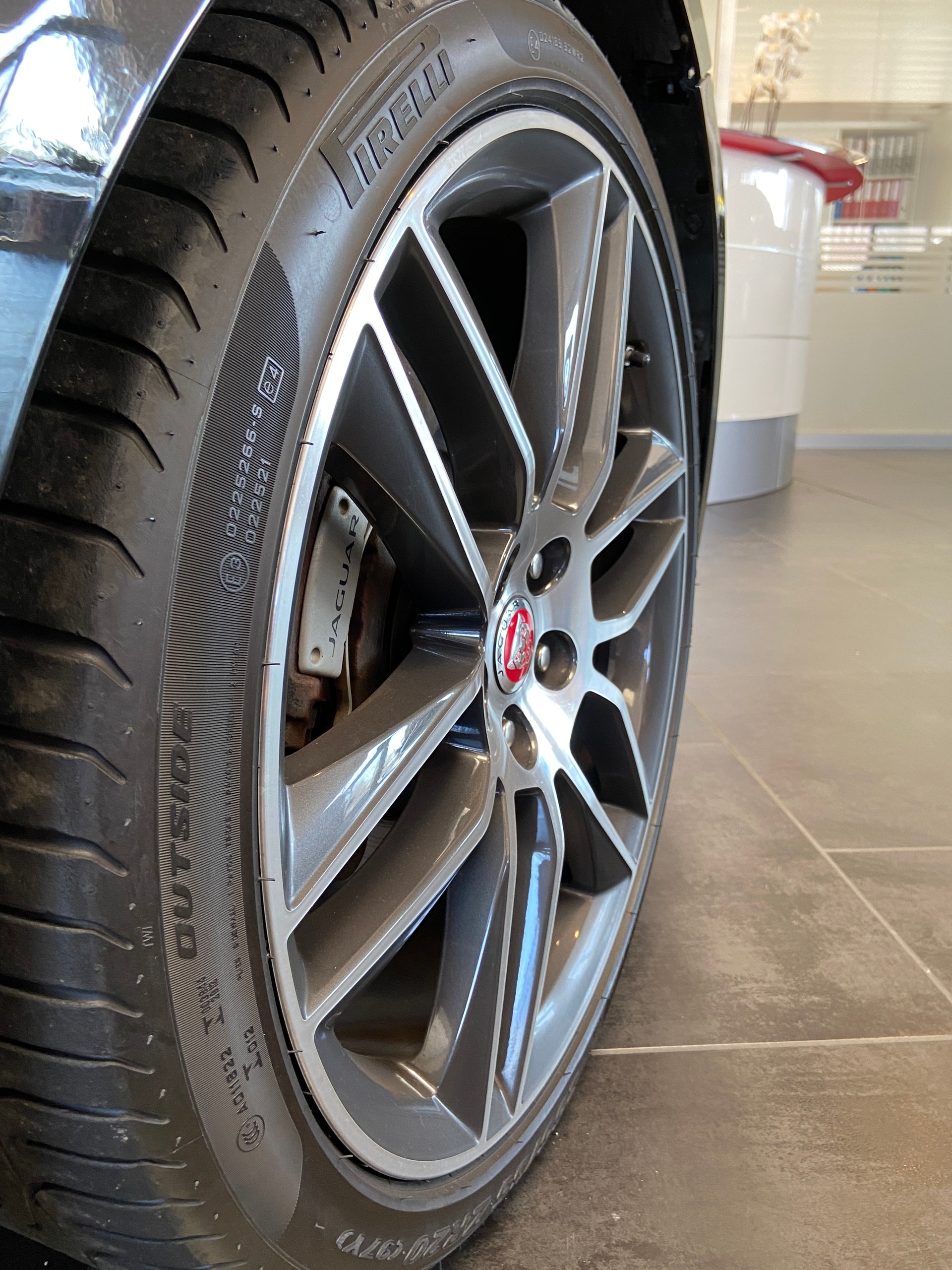 JAGUAR F-Type Coupé 2.0 R-Dynamic Black - 3