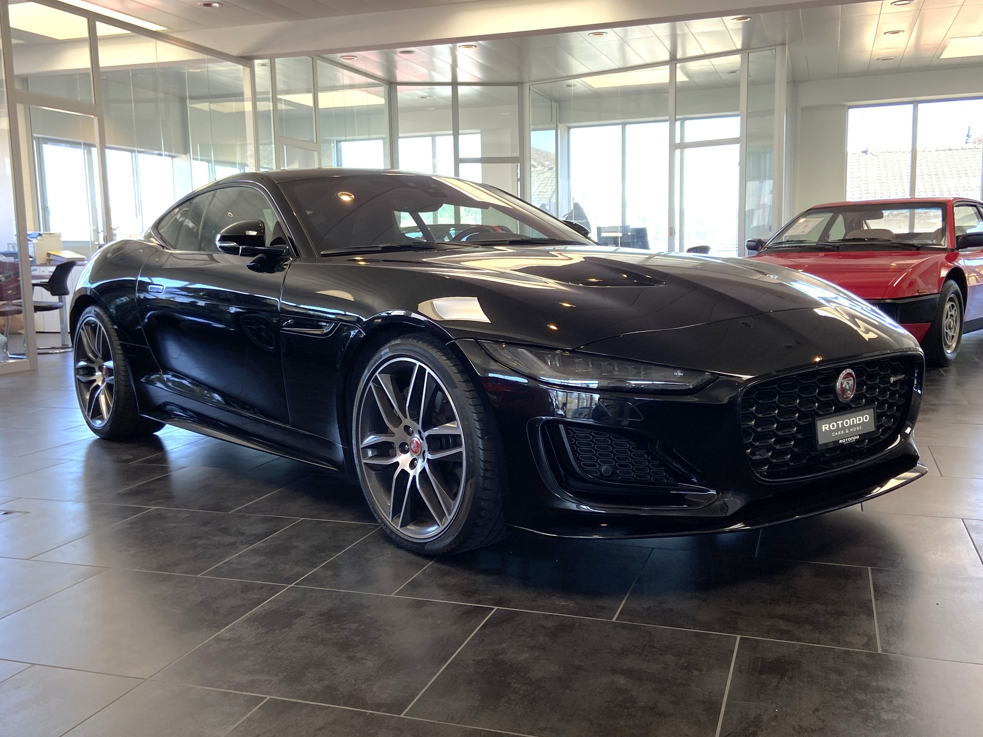 JAGUAR F-Type Coupé 2.0 R-Dynamic Black