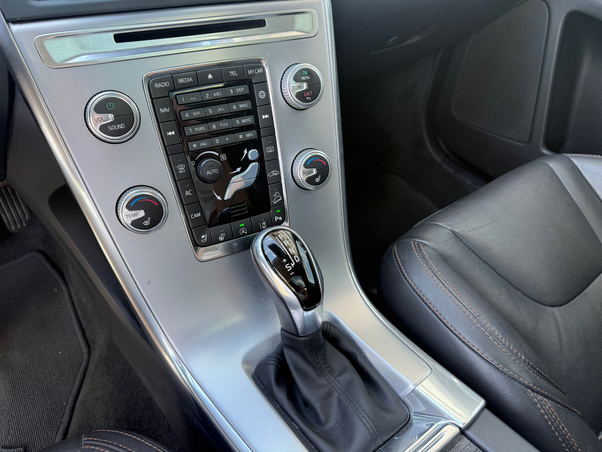 VOLVO XC60 T6 AWD Summum Geartronic - 17