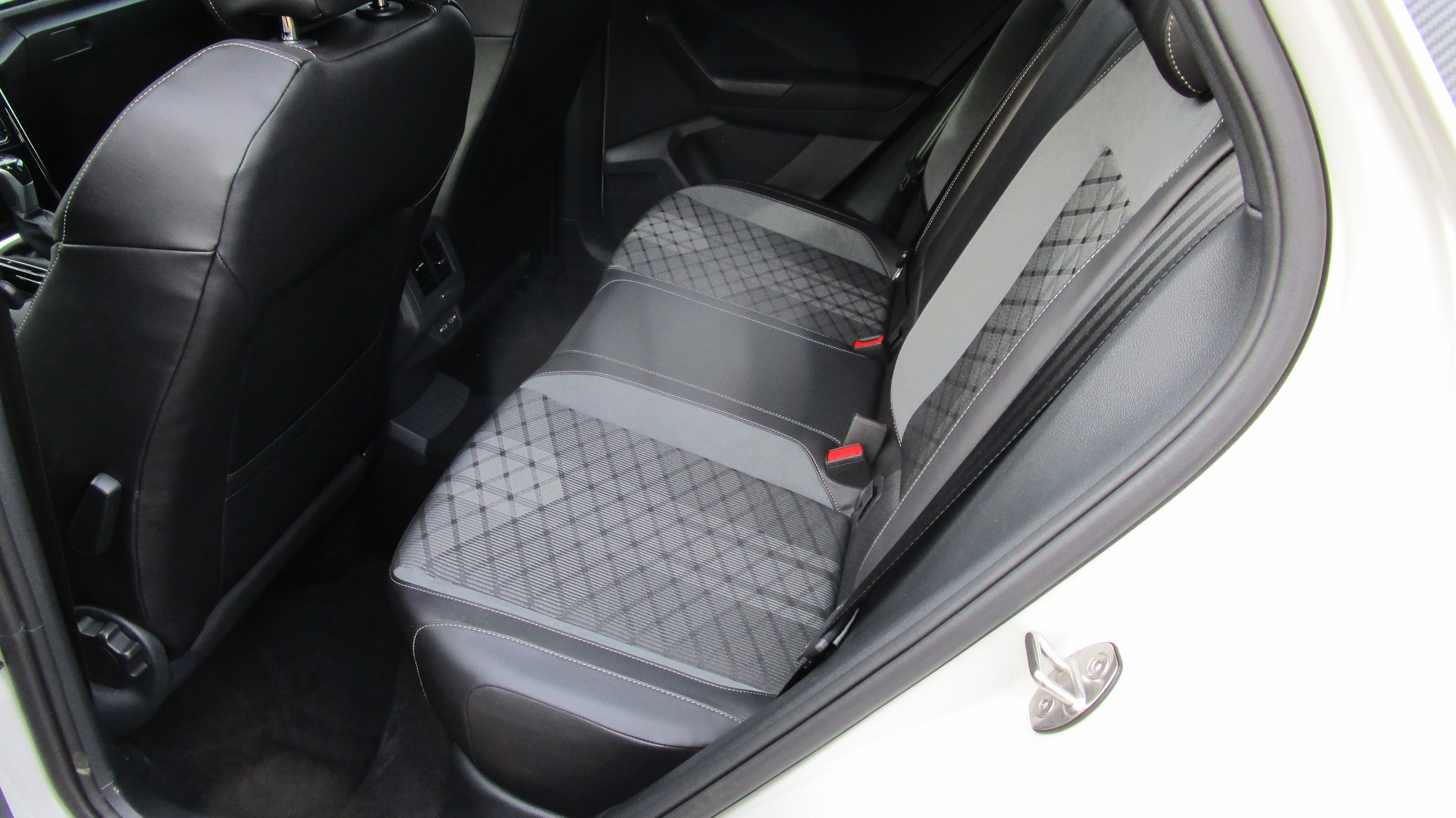 VW T-Roc 1.5 TSI EVO R-Line DSG - 11