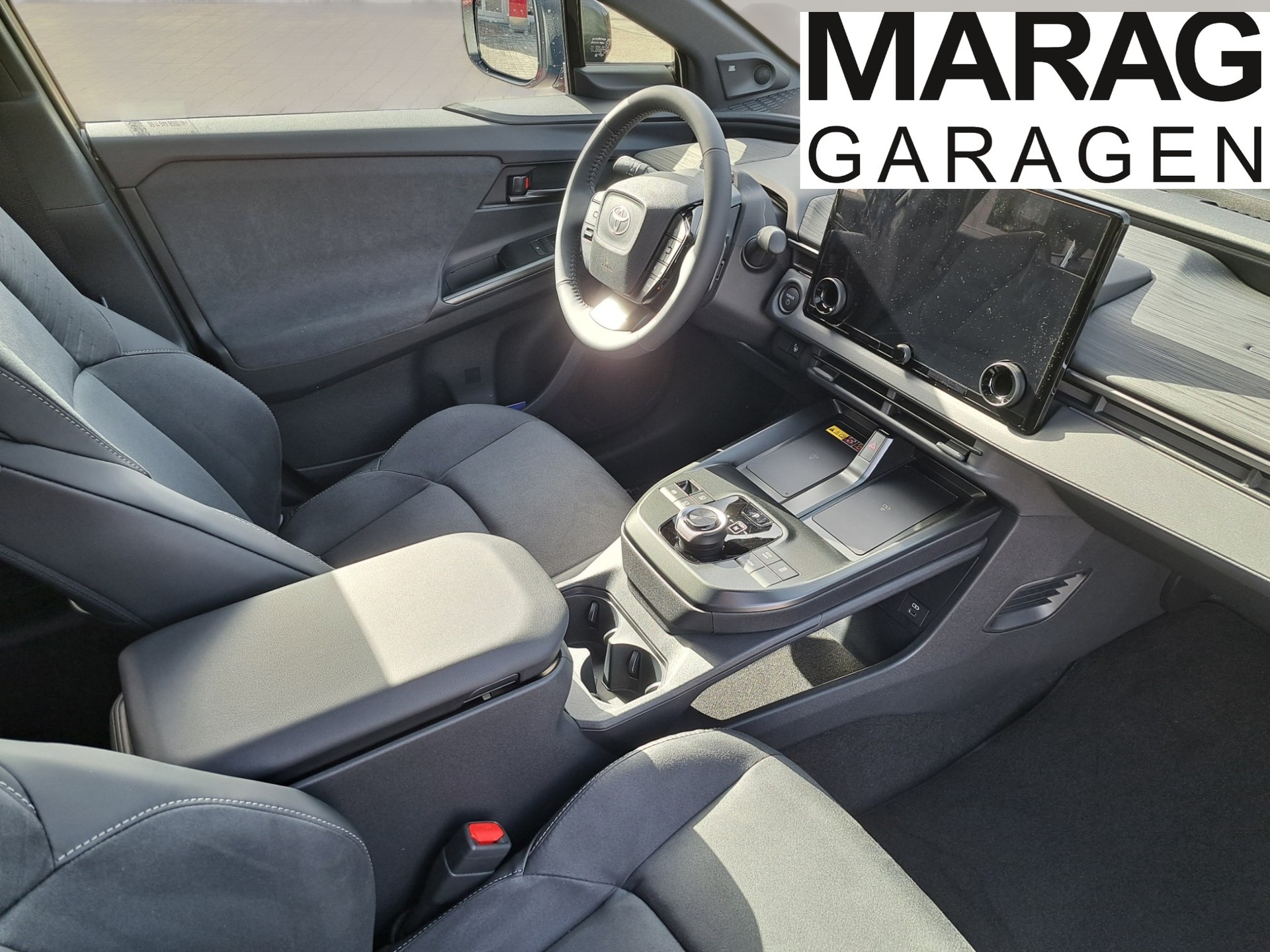 TOYOTA C-HR+ 77 kWh Premium AWD - 6