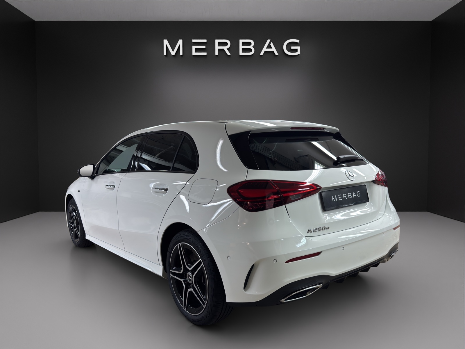 MERCEDES-BENZ A 250 e 8G-DCT - 3