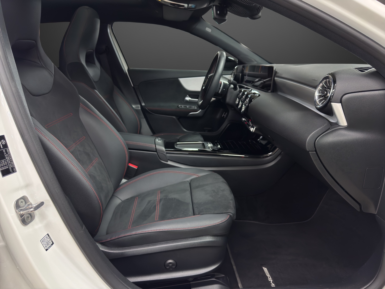 MERCEDES-BENZ A 250 e 8G-DCT - 12