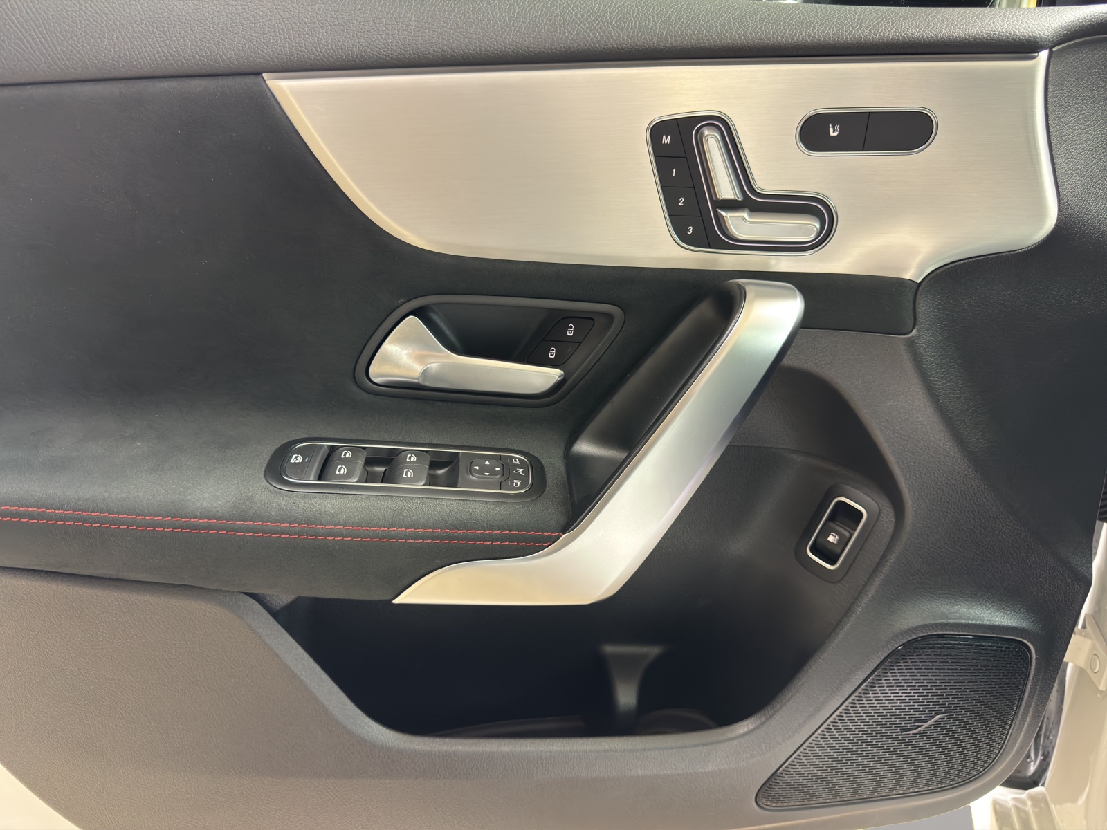 MERCEDES-BENZ A 250 e 8G-DCT - 13