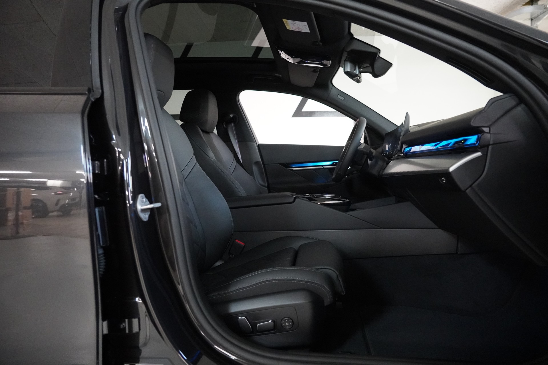 BMW i5 M60 Touring M Sport Pro - 14