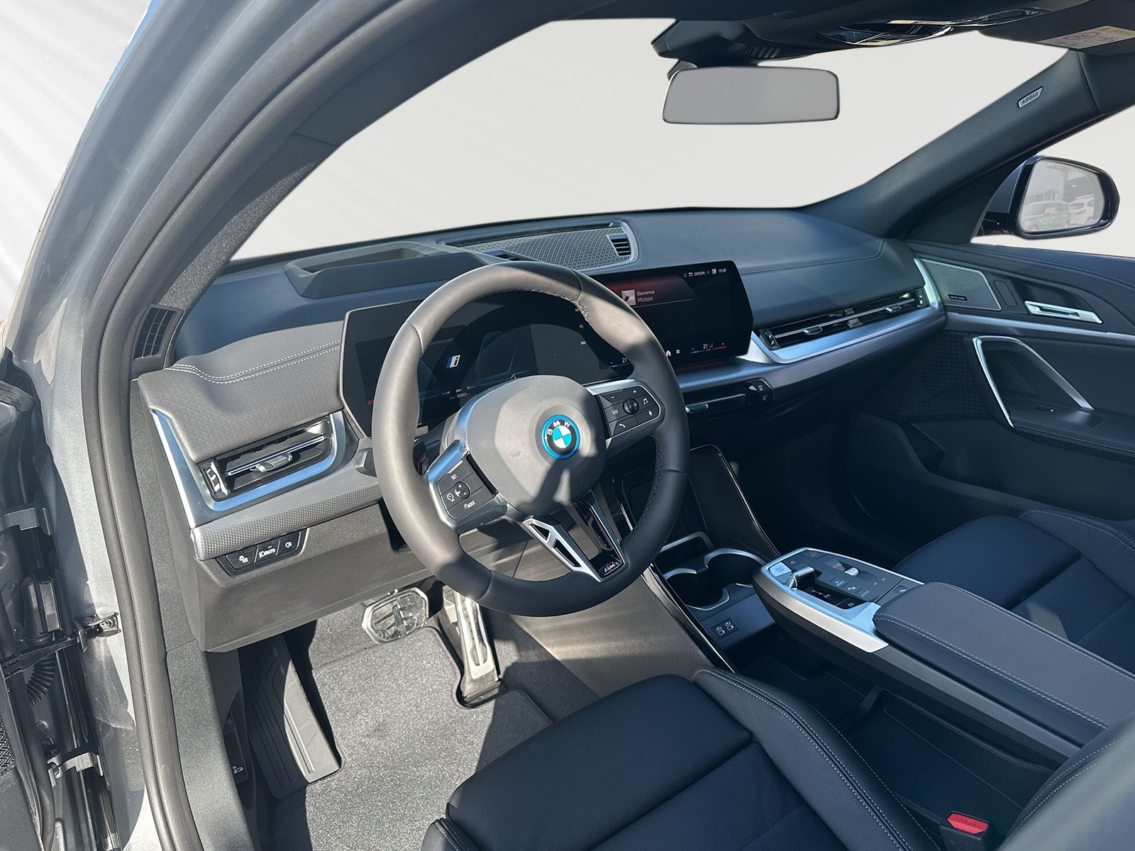 BMW iX2 xDrive 30 M Sport Pro - 4