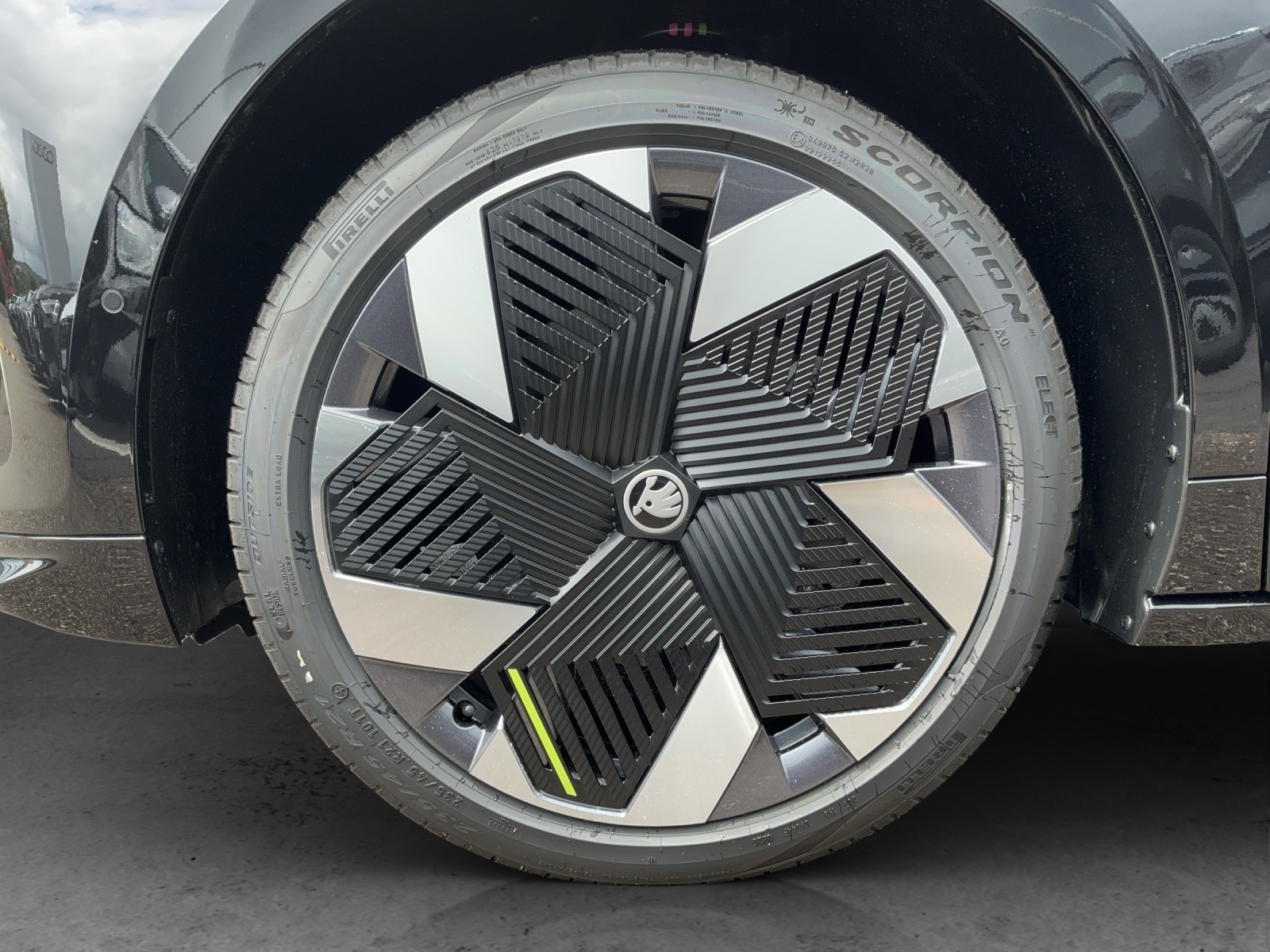 SKODA Enyaq 4x4 RS - 13